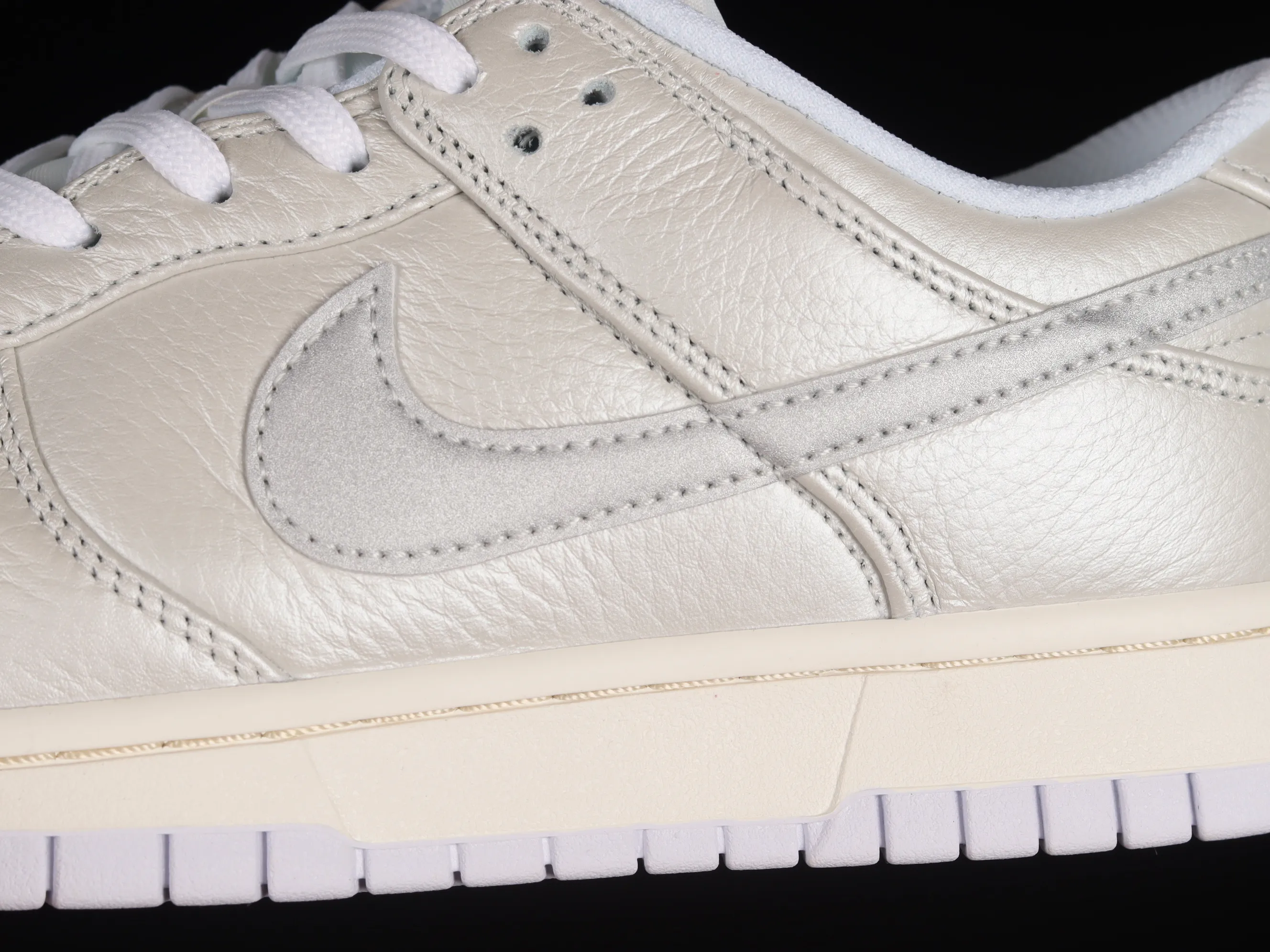 All Categories Nk SB Dunk Series Nk SB Dunk Low Low-top sneakers F version Nk Dunk Low "Metallic Silver" Metallic silver SB low-top sports and leisure sneakers DX3197-095